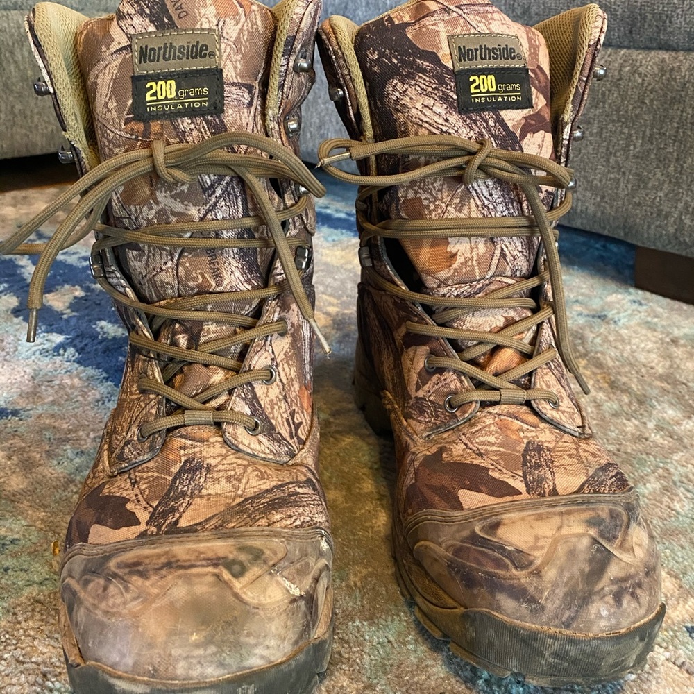 Men’s size 11 camo boots